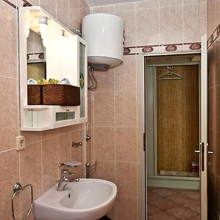 Iva Apartmán *