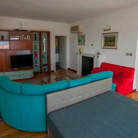 Iva Apartment Ravni